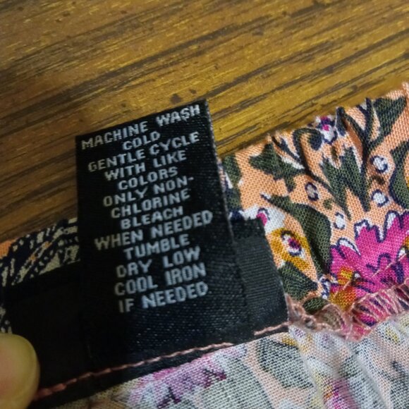 Like New Rue21 high-low A-line Skirt peach green pink and blue floral geometric - Picture 4 of 4